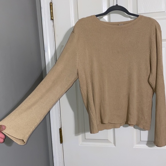 Tan sweater - Picture 2 of 2